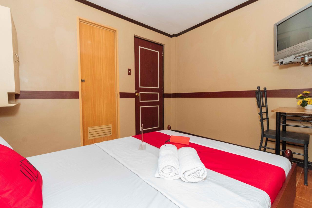 Reddoorz @ Up Village Quezon City Exteriör bild
