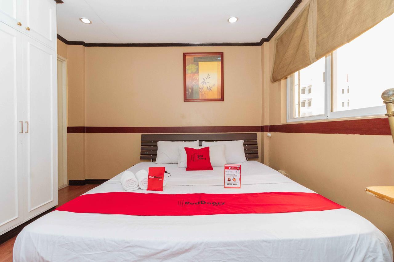 Reddoorz @ Up Village Quezon City Exteriör bild