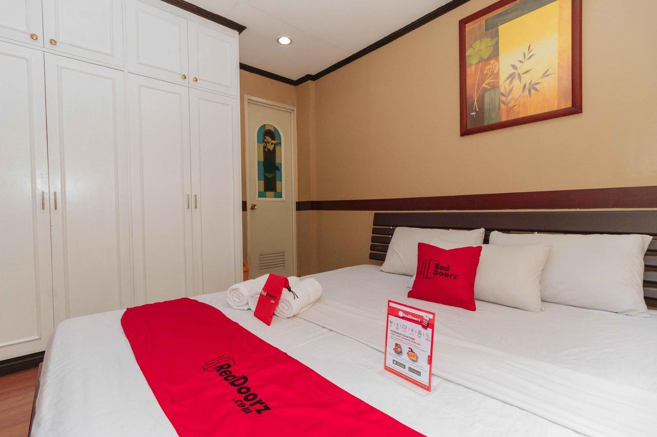 Reddoorz @ Up Village Quezon City Exteriör bild